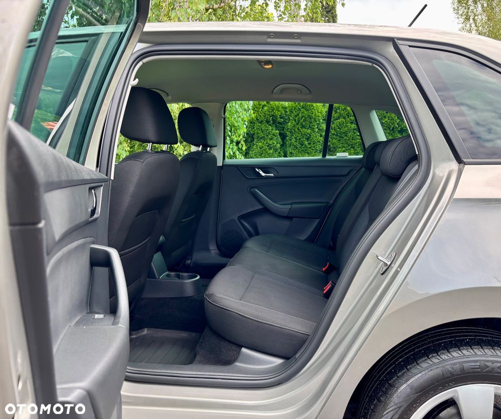 Skoda RAPID 1.2 TSI Ambition - 22