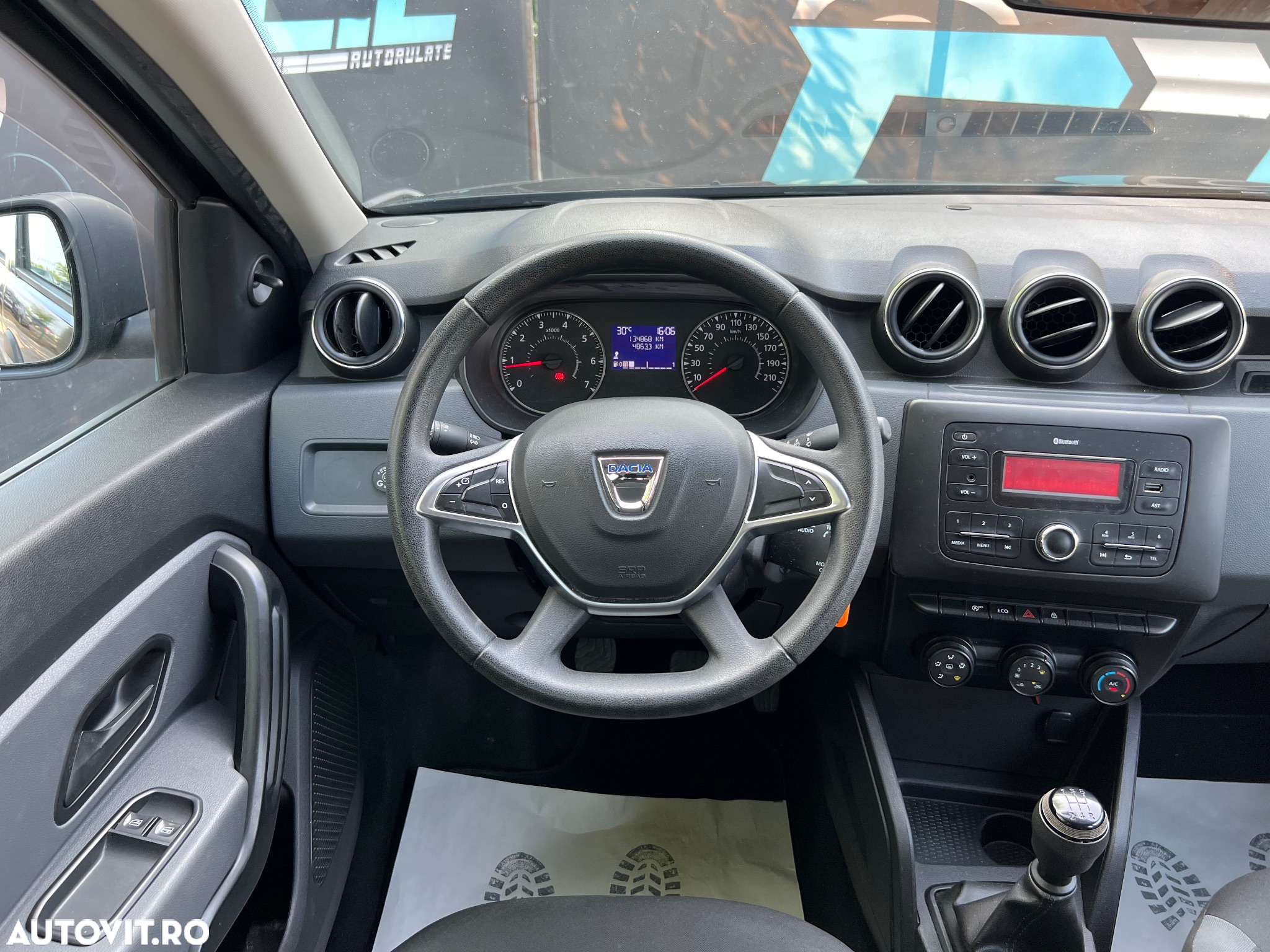 Dacia Duster 1.6 SCe Essential - 8