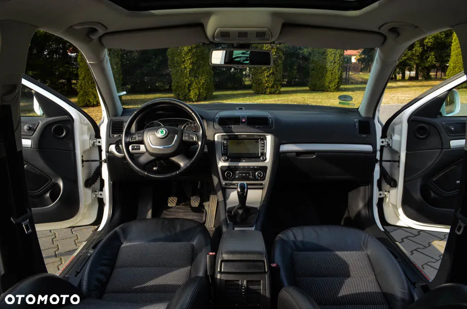 Skoda Octavia Combi 2.0 TDI DPF Sport Edition - 32
