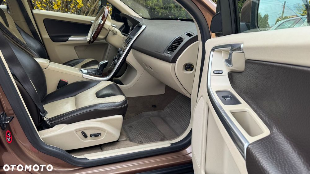 Volvo XC 60 D5 AWD Summum - 7