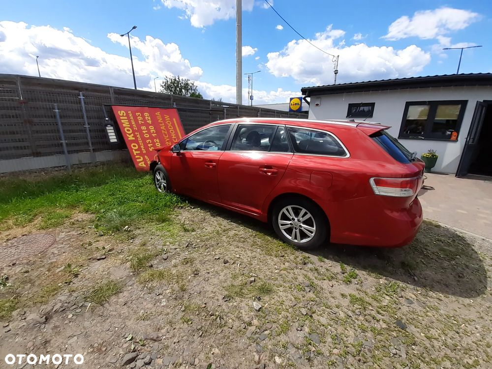 Toyota Avensis 1.8 Sol - 12