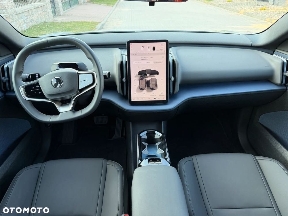 Volvo EX30 Single Motor Extended Range RWD Ultra - 4