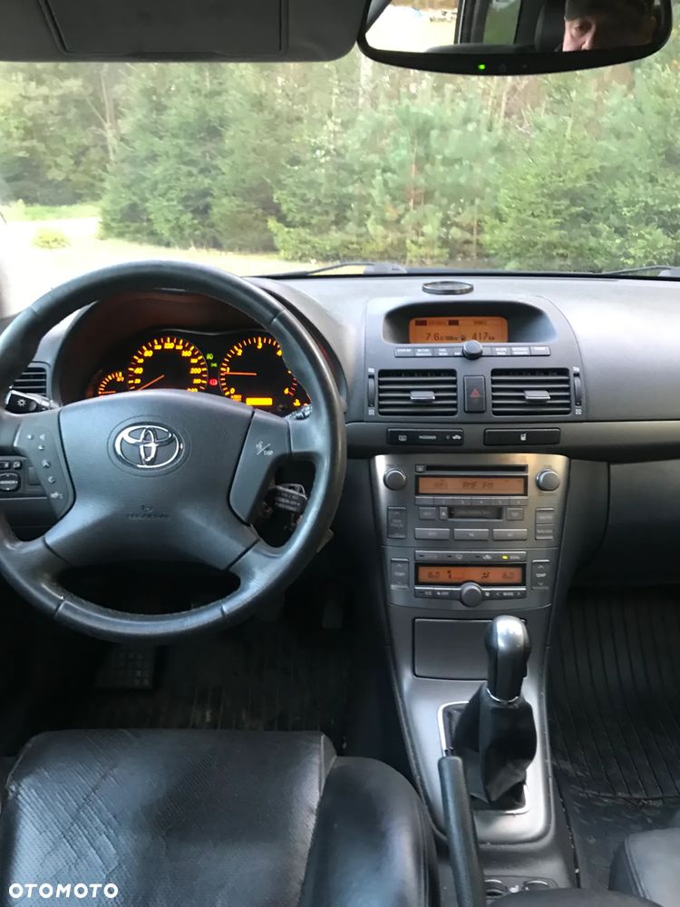 Toyota Avensis 2.0 D-4D Combi Executive - 19