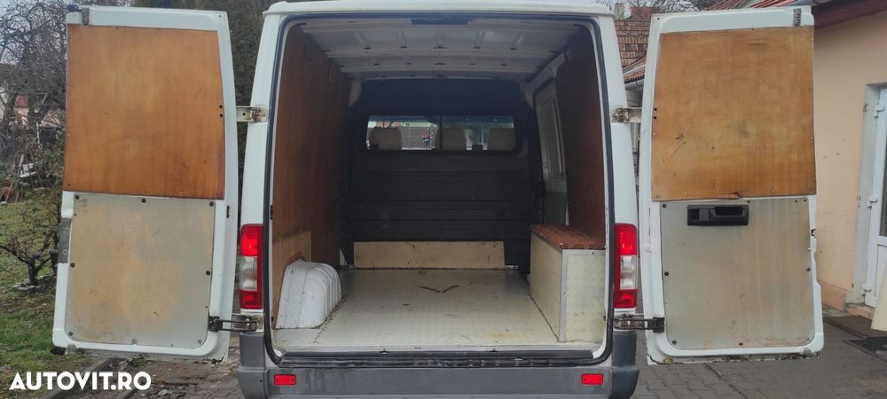 Mercedes-Benz Sprinter - 12