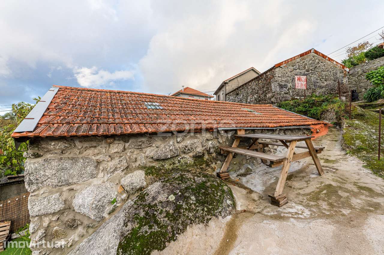 Moradia de 2 Pisos - T1, Totalmente Remodelada, com Pátio em Fafe - Grande imagem: 5/49