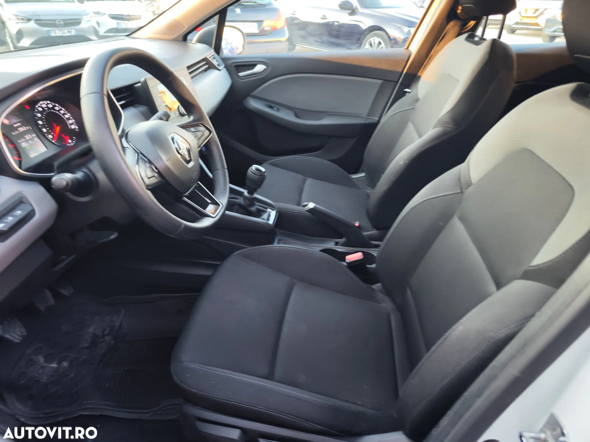 Renault Clio - 10