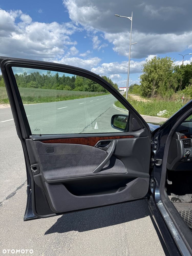 Mercedes-Benz Klasa E 280 T Elegance - 8
