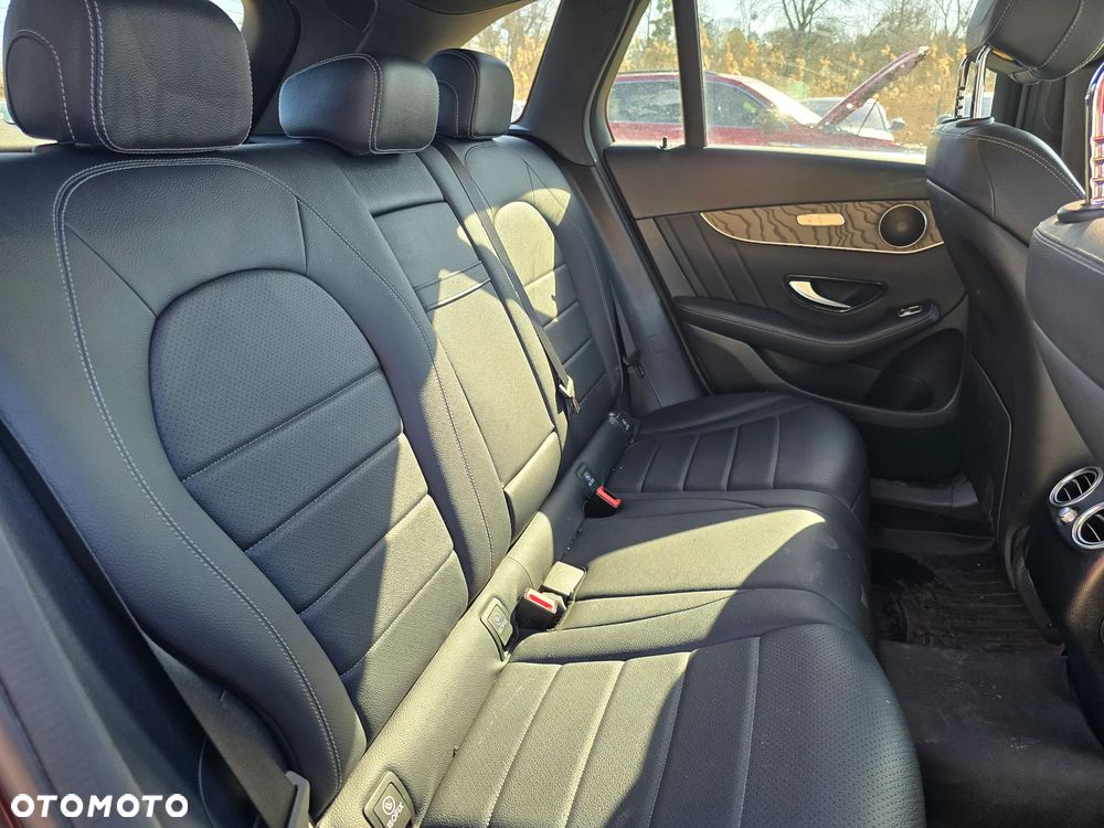 Mercedes-Benz GLC 300 4Matic 9G-TRONIC Edition Avantgarde - 17