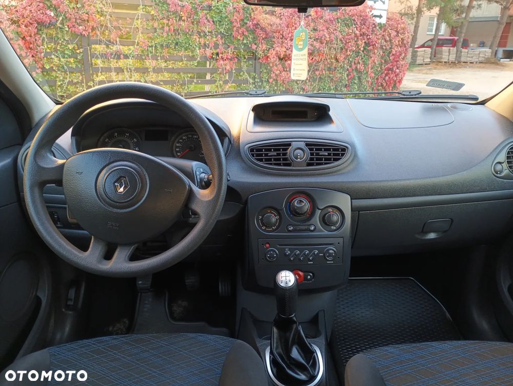 Renault Clio - 11
