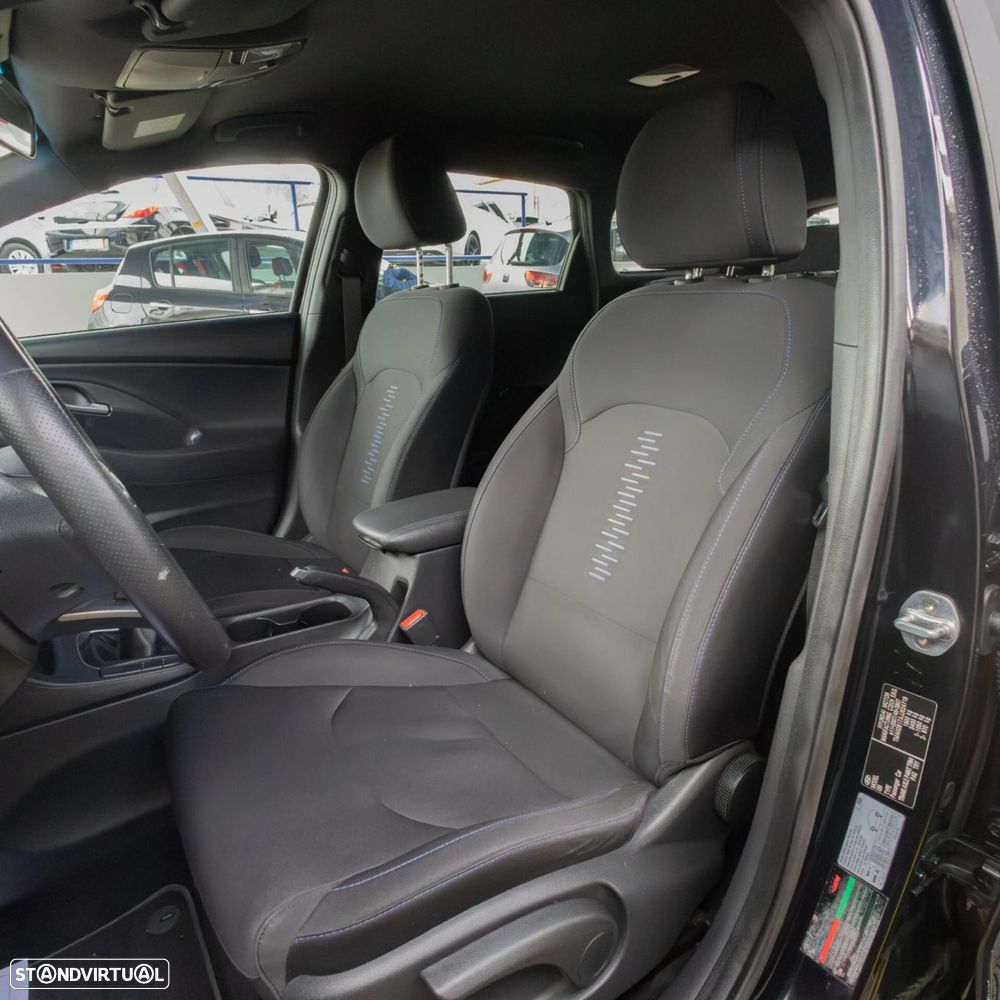 Hyundai i30 SW 1.6 CRDi Blue Comfort+Navi - 14