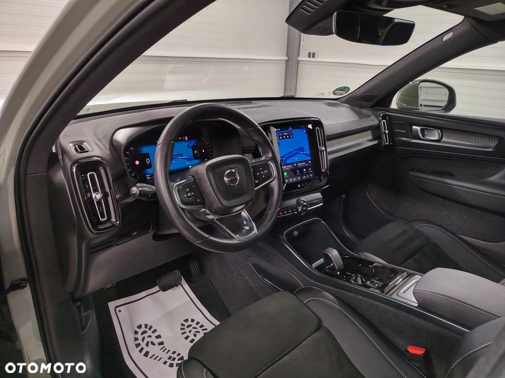 Volvo XC 40 B4 Plus Dark - 17