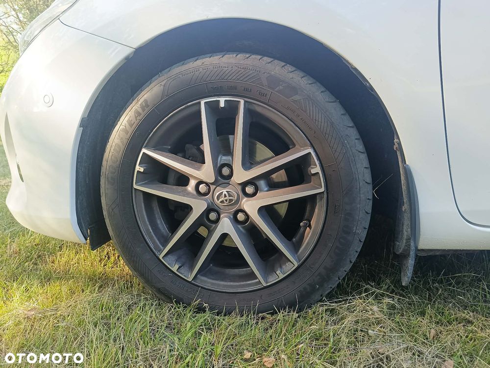 Toyota Auris 1.6 Premium - 19