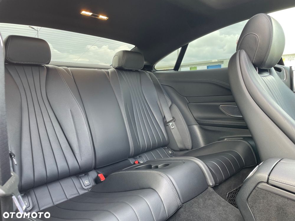 Mercedes-Benz Klasa E 220 d 4-Matic 9G-TRONIC - 29
