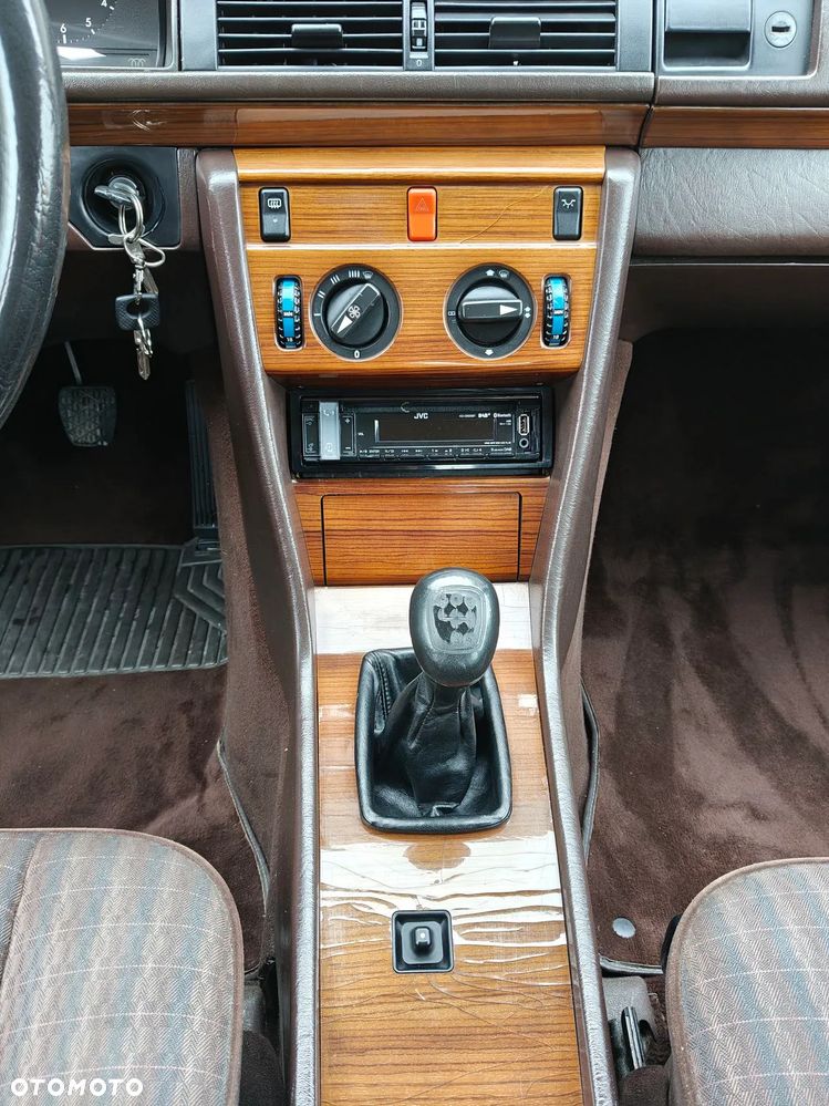 Mercedes-Benz W124 (1984-1993) - 17