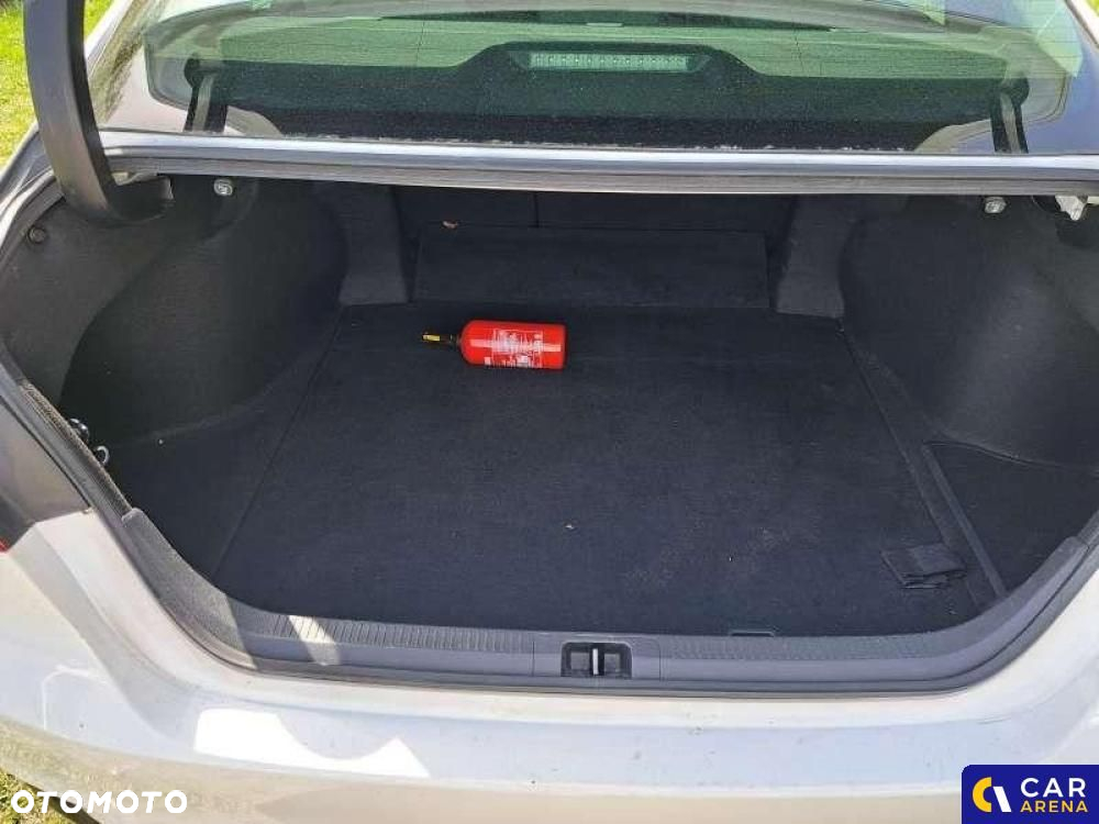 Toyota Camry - 34