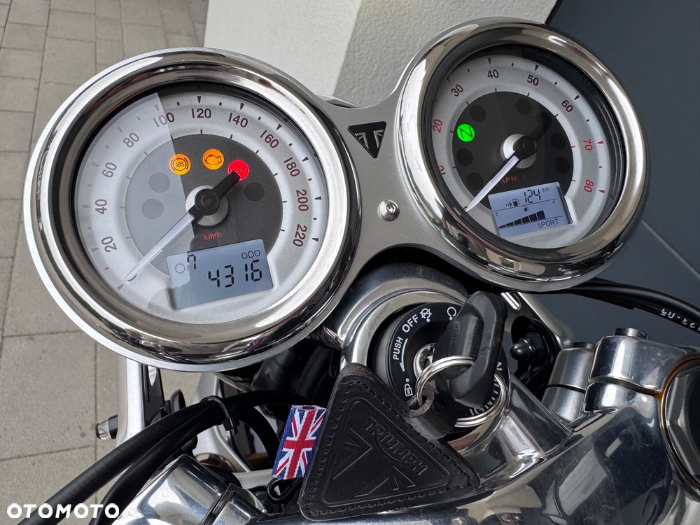 Triumph Thruxton - 21