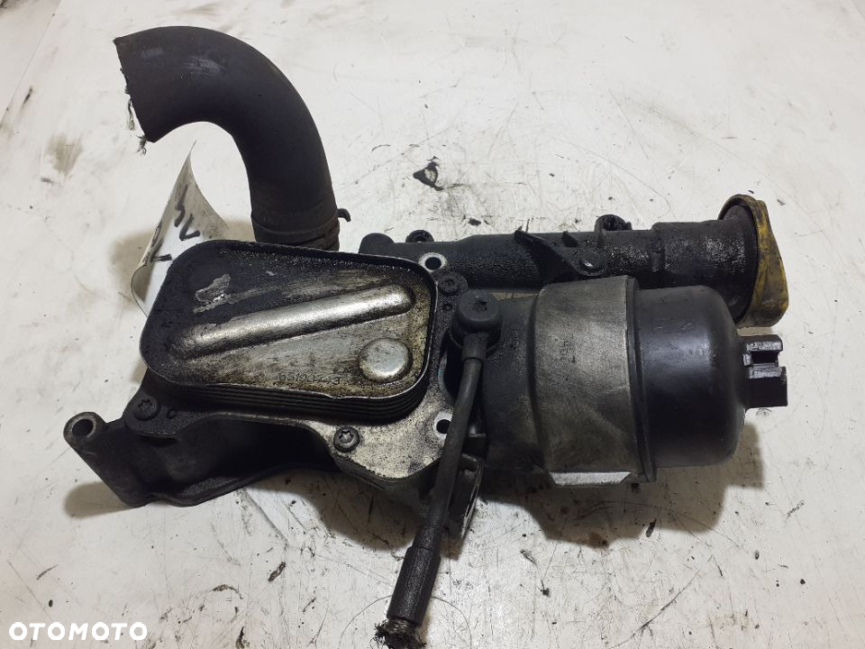 CHŁODNICZKA OLEJU PODSTAWA FILTRA OPEL CORSA D 1.3 CDTI 2008 r. nr 55193743 - 2