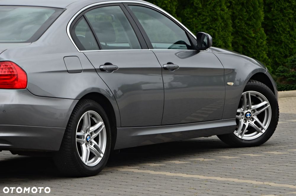 BMW Seria 3 318d - 22