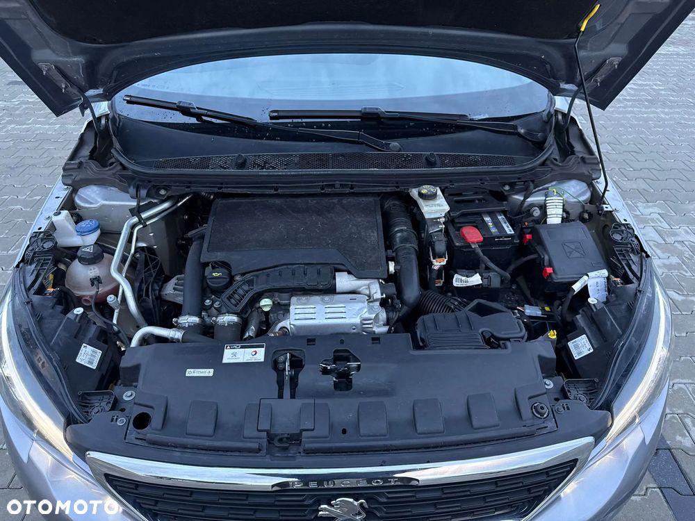 Peugeot 308 1.2 PureTech GPF Allure S&S - 32