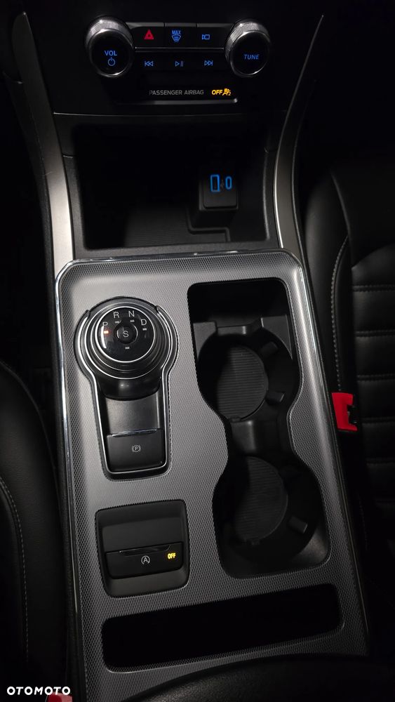 Ford Edge - 8