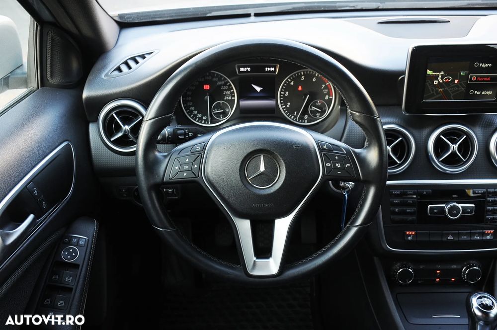 Mercedes-Benz A 180 AMG Line - 23