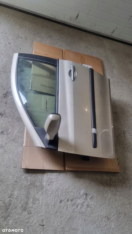 Dzwi clio III klapa tyl - 1