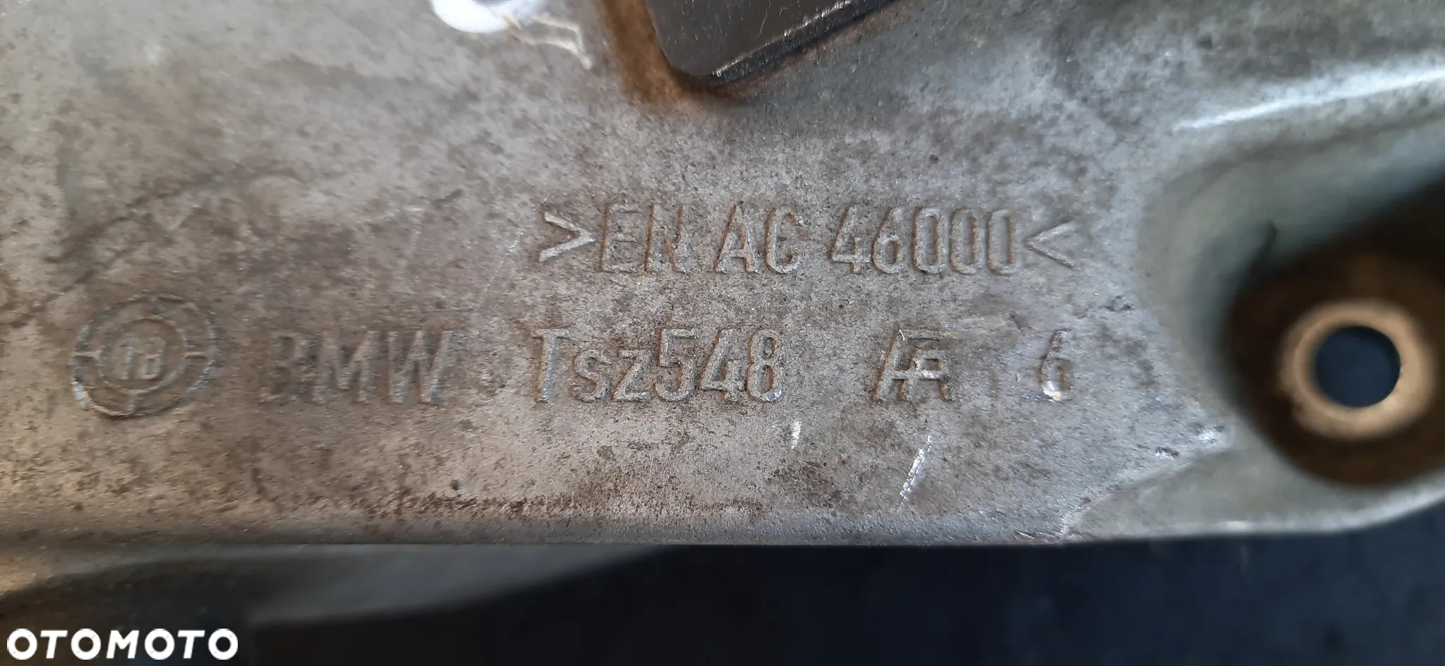 ŁAPA MOCOWANIE SILNIKA WSPORNIK - BMW b48 LEWA  2211 6864595 03 6861565 9 185747 10HU - 2
