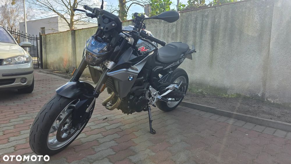 BMW F - 11