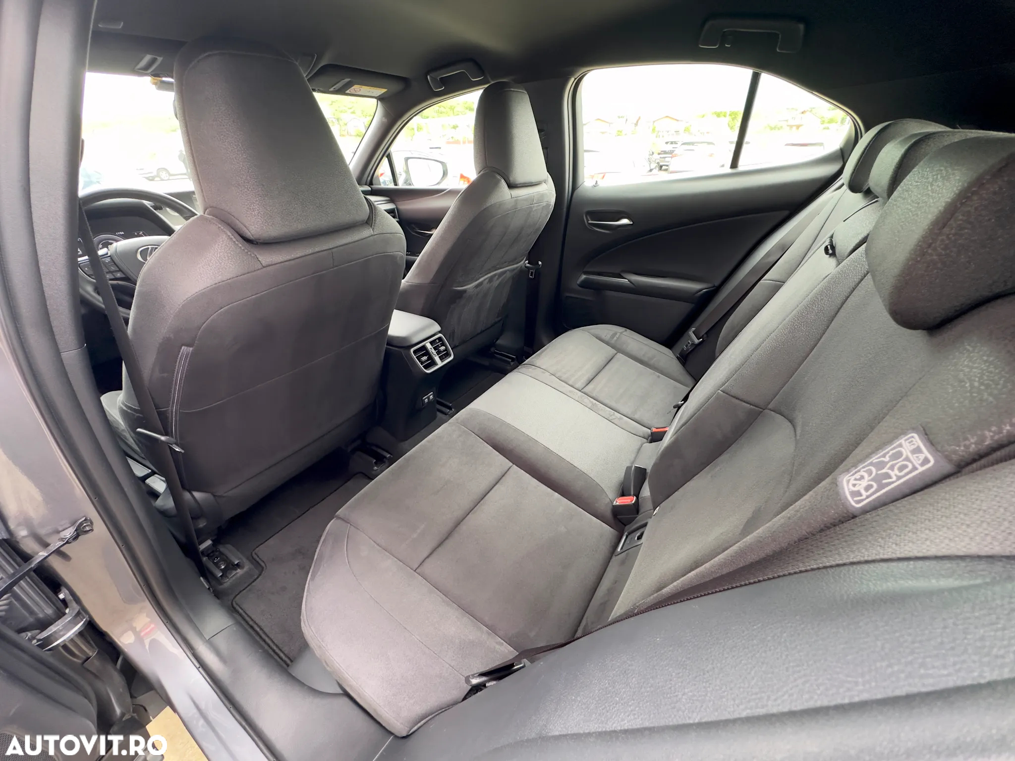 Lexus UX 250h 2.0L HEV 20H- (178 HP) 4X4 CVT Executive - 15