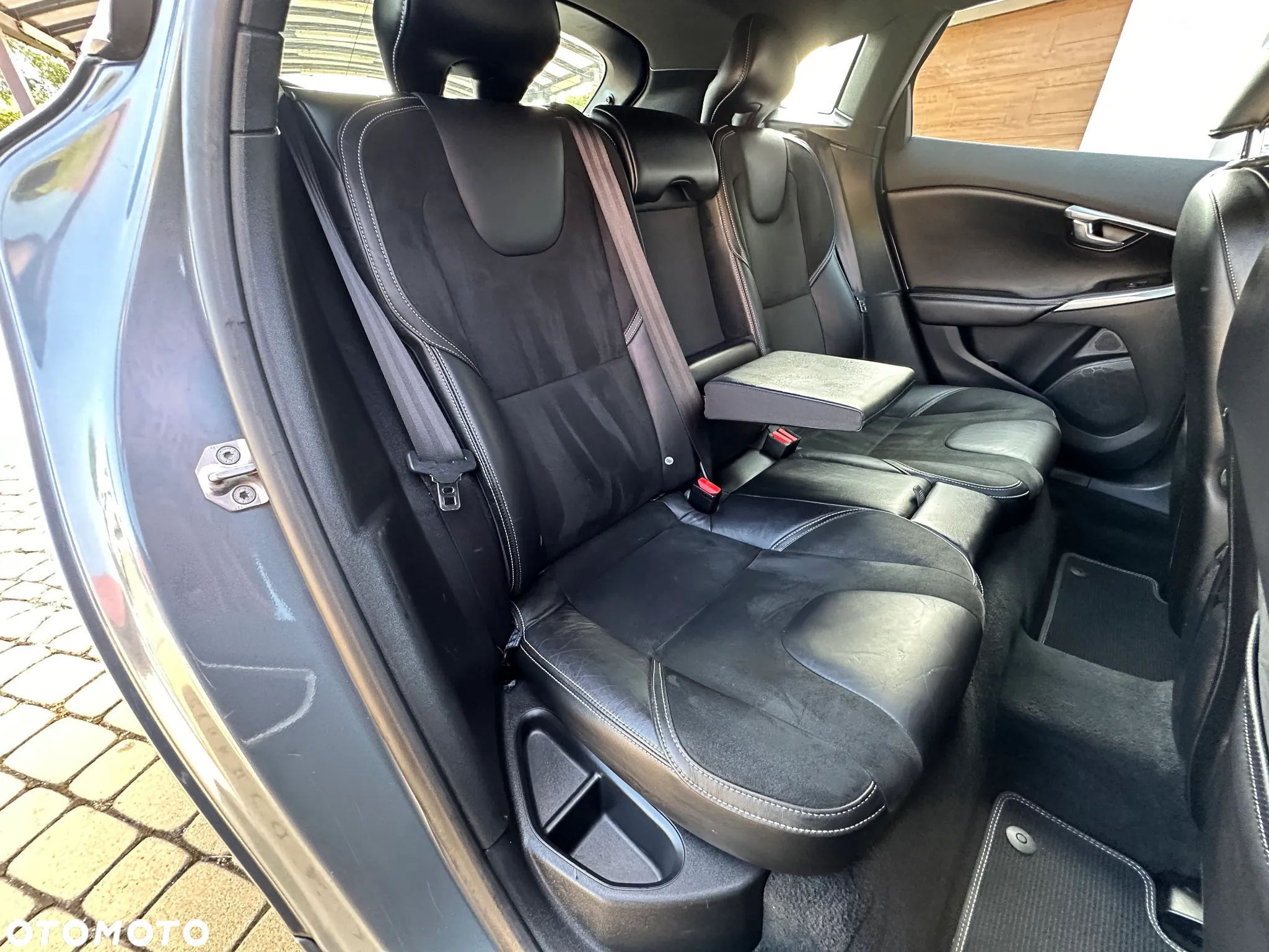 Volvo V40 D4 Drive-E R-Design Summum - 22