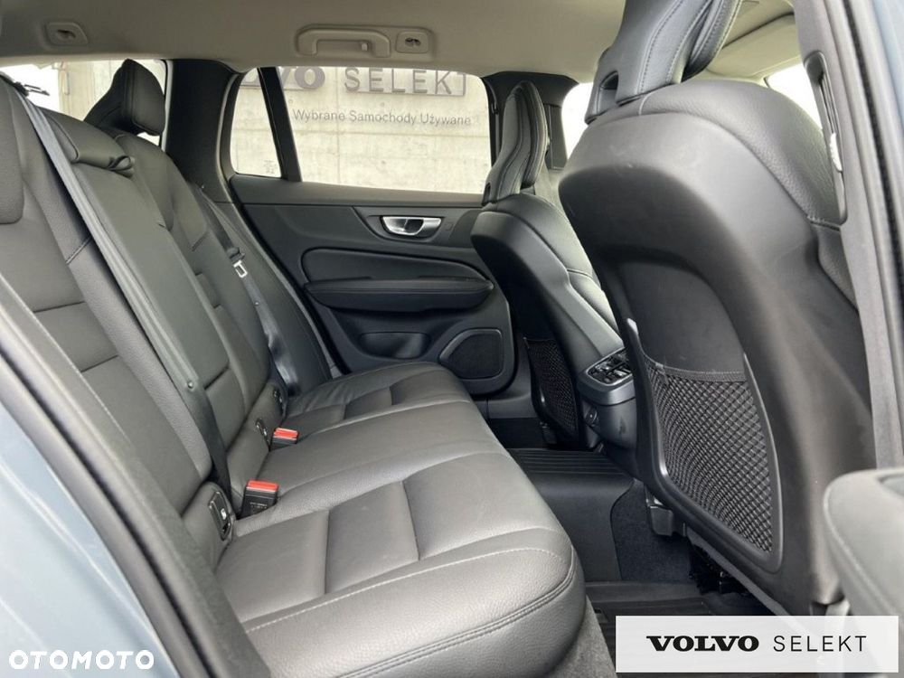 Volvo V60 Cross Country - 12