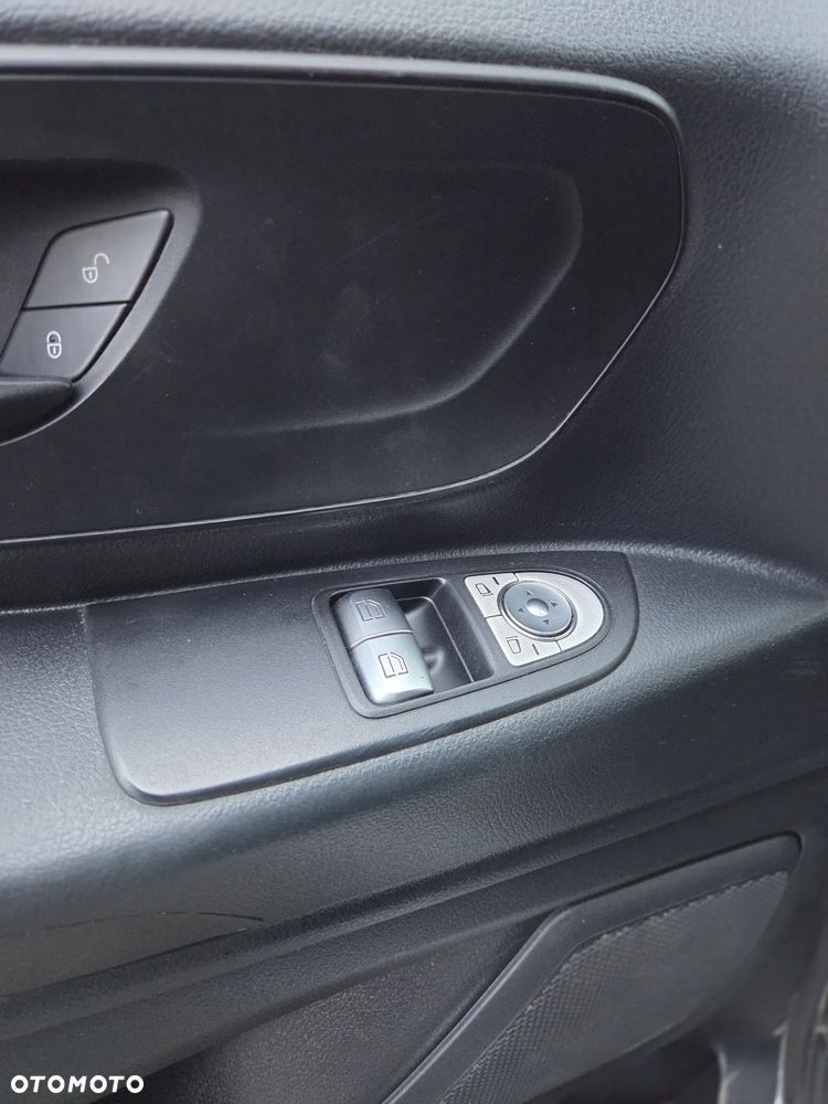 Mercedes-Benz Vito Mixto 5 miejsc - 16