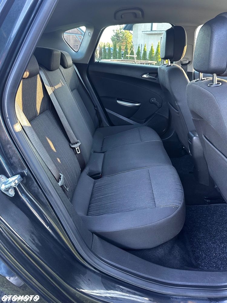 Opel Astra 1.4 Turbo Color Edition - 29