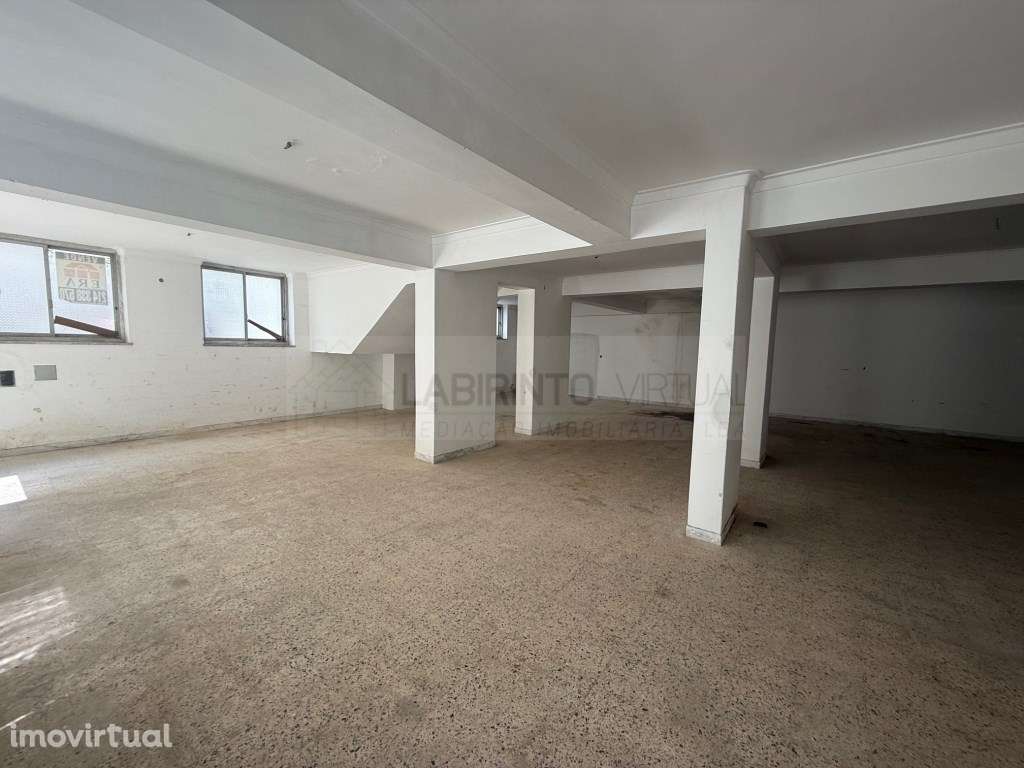 Vende-se Loja com acesso direto para a rua, em Agualva-Cacém, Sintra - Grande imagem: 2/10