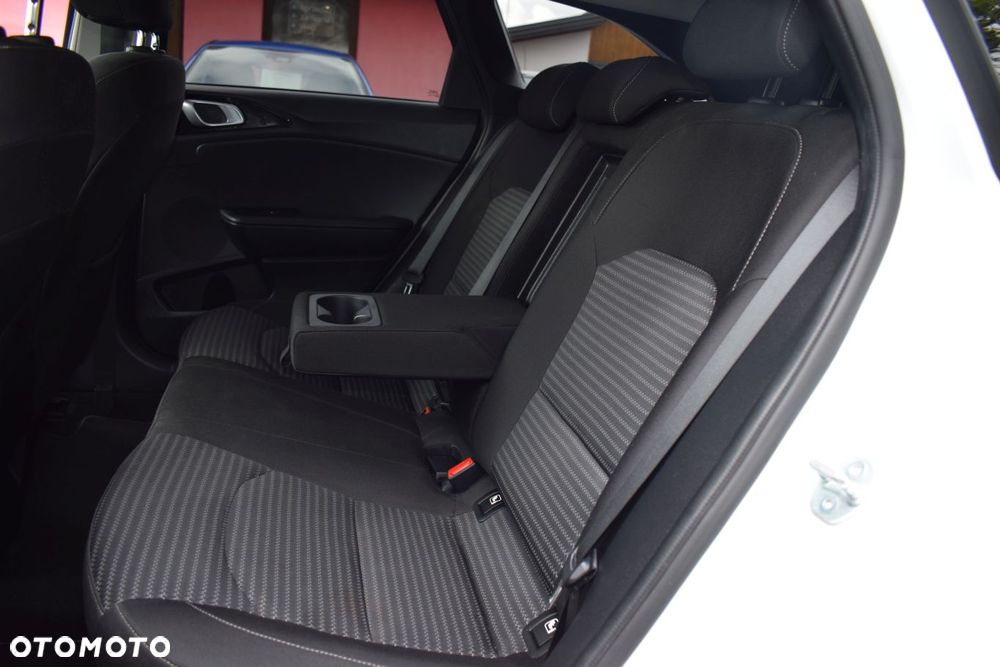 Kia Ceed - 10