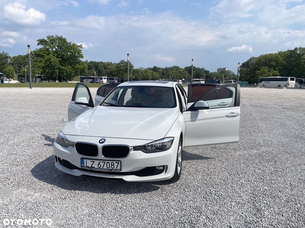 BMW Seria 3 328i xDrive - 28