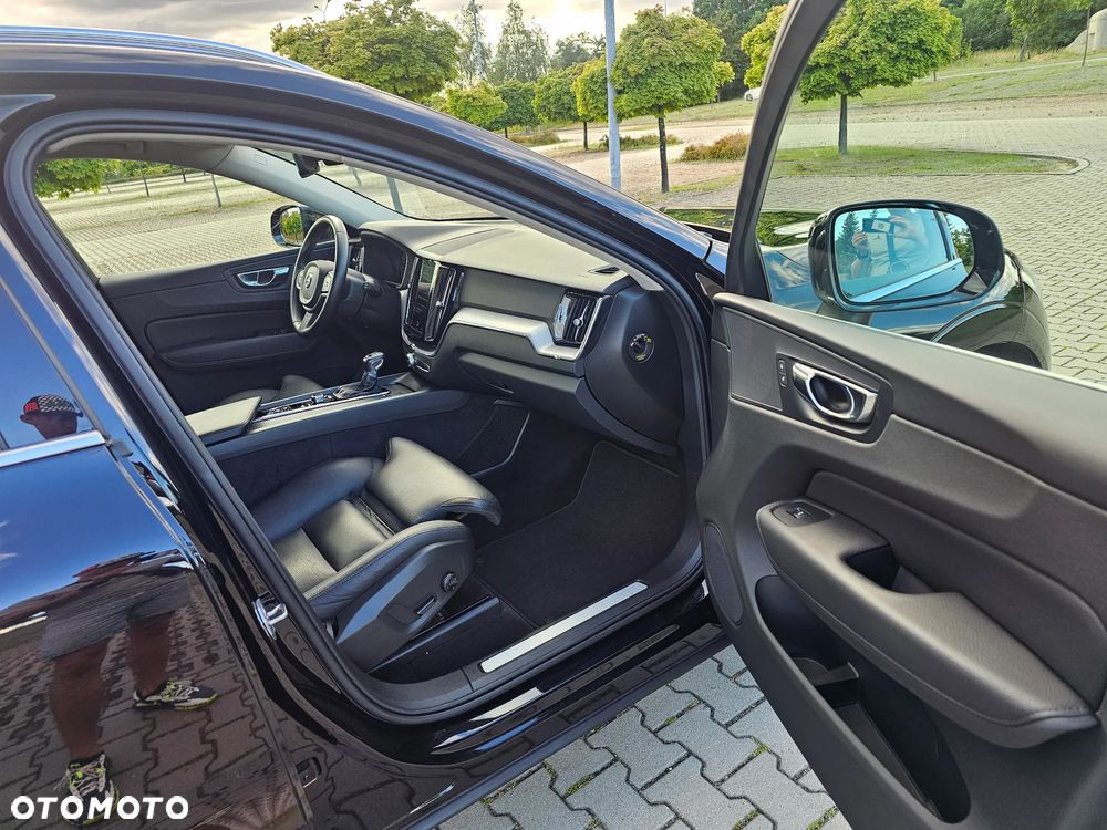 Volvo XC 60 D4 Momentum Pro - 22