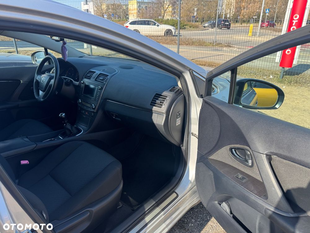 Toyota Avensis 2.2 D-4D Prestige - 21