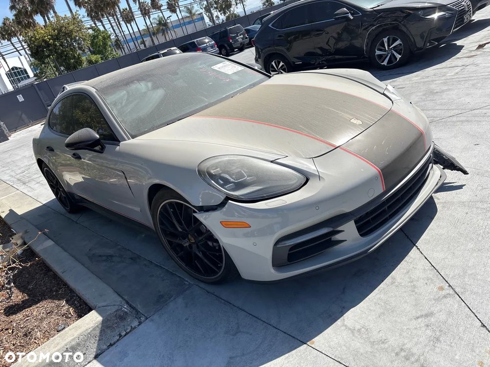 Porsche Panamera - 1