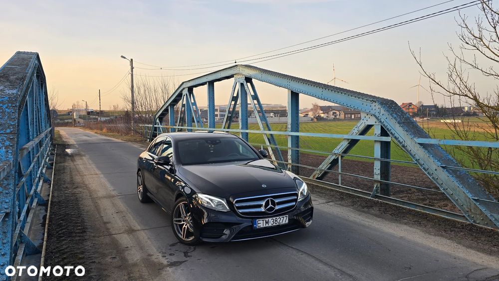 Mercedes-Benz Klasa E 220 d 4-Matic 9G-TRONIC - 22