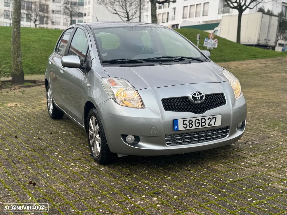 Toyota Yaris 1.0 VVT-i AC Manual+VSC - 2