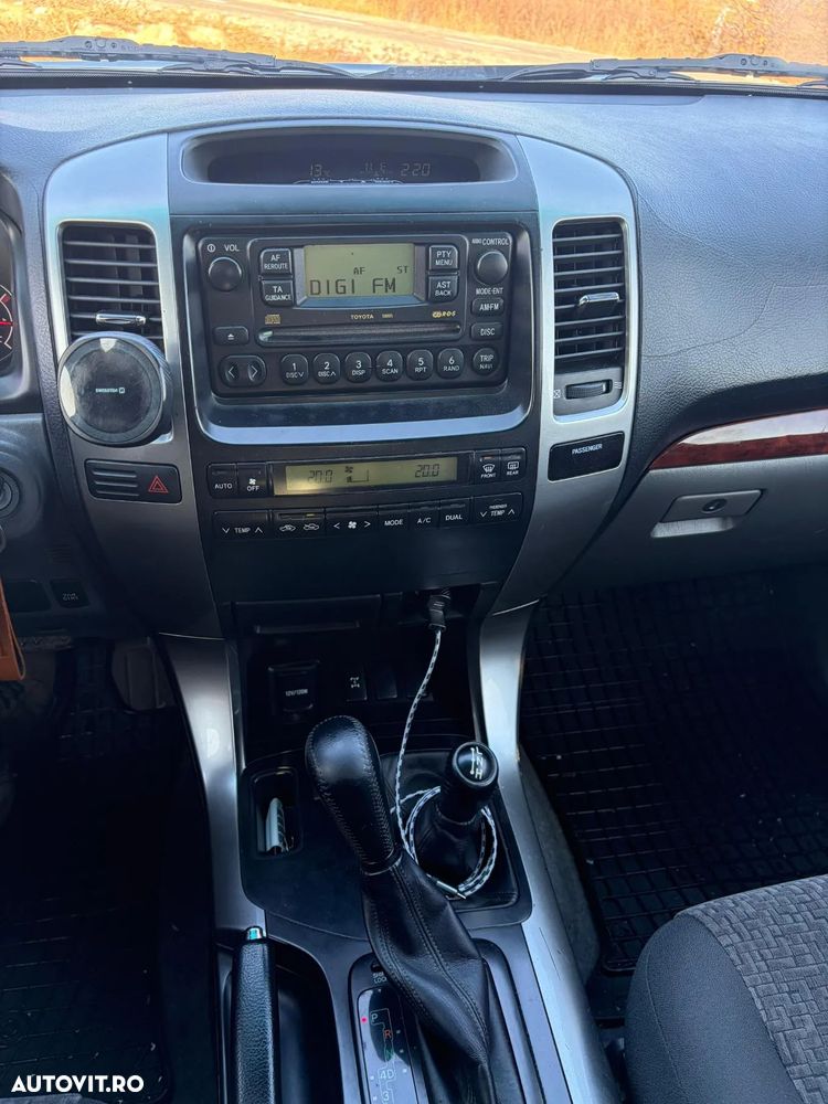 Toyota Land Cruiser - 7