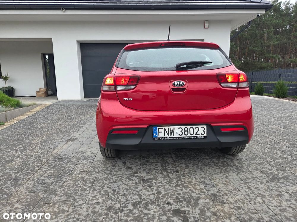Kia Rio 1.2 L - 6