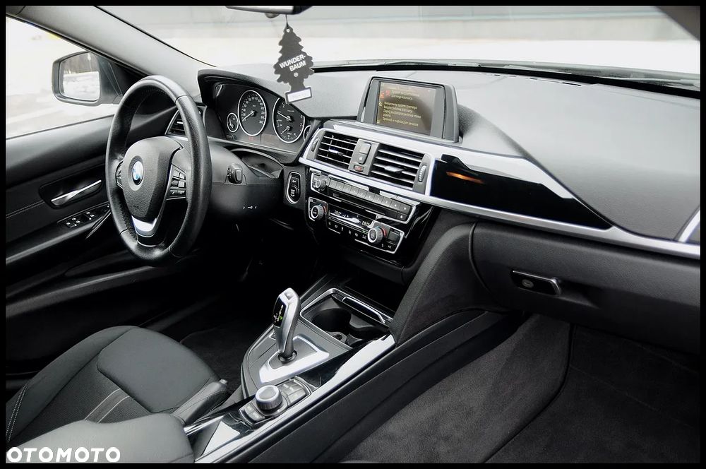 BMW Seria 3 318i - 28