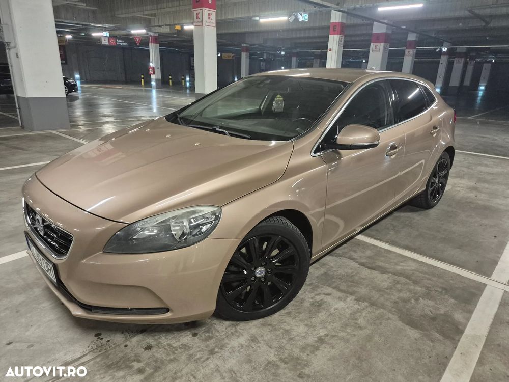 Volvo V40 D4 VEA R-Design - 1