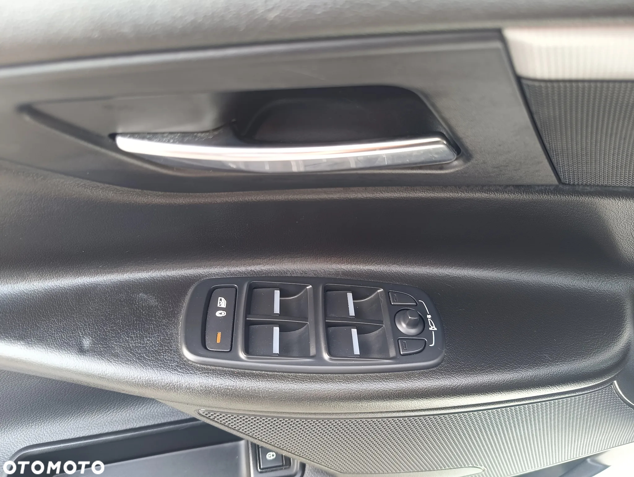 Jaguar XE 2.0 D AWD R-Sport - 18