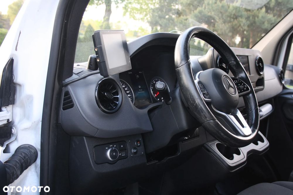 Mercedes-Benz Sprinter - 10