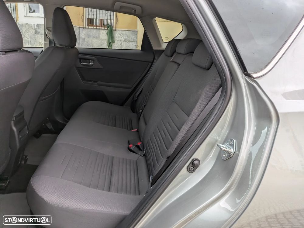 Toyota Auris 1.8 HSD Comfort +P.Sport+Navi - 19