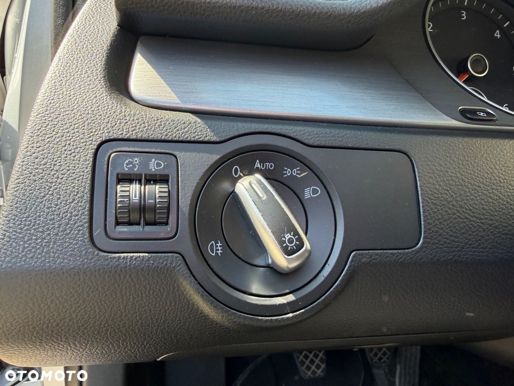 Volkswagen Passat Variant 2.0 Blue TDI SCR Trendline - 21