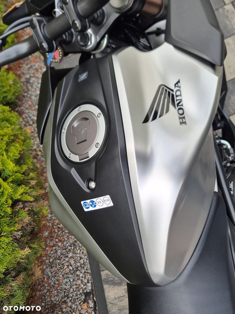 Honda CB - 16